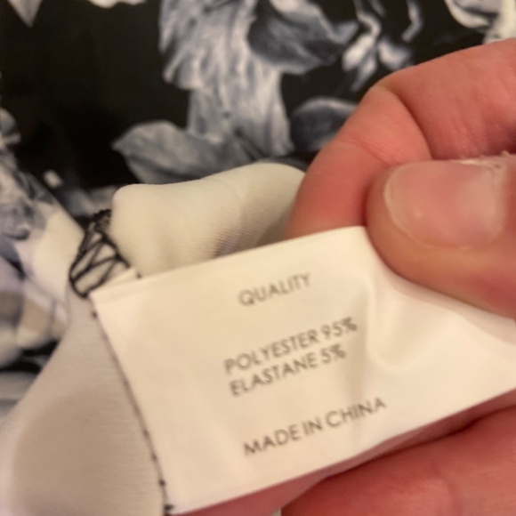 New SHILLA ROSE PRINT PENCIL SKIRT BLACK & WHITE SZ S - Picture 9 of 10